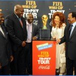 Son Excellence Paul Biya et Chantal Biya lors de la présentation du trophée FIFA